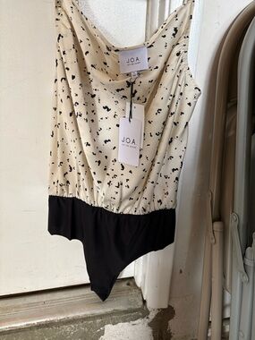 J.O.A. Women's Two-Tone Black & Cream Printed Bodysuit Tank nwt